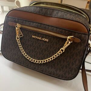 Michael Kors Brown Shoulder Bag with gold chain (removable) very good condition